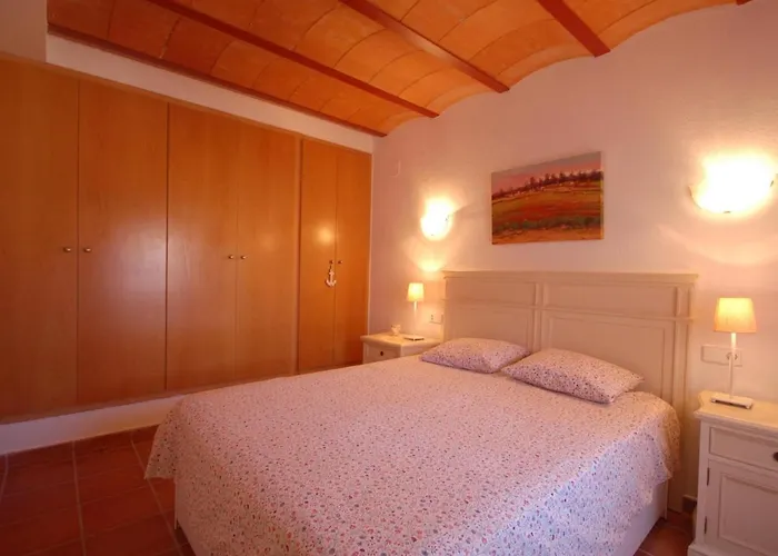 Lets Holidays Cozy Near To The Castle